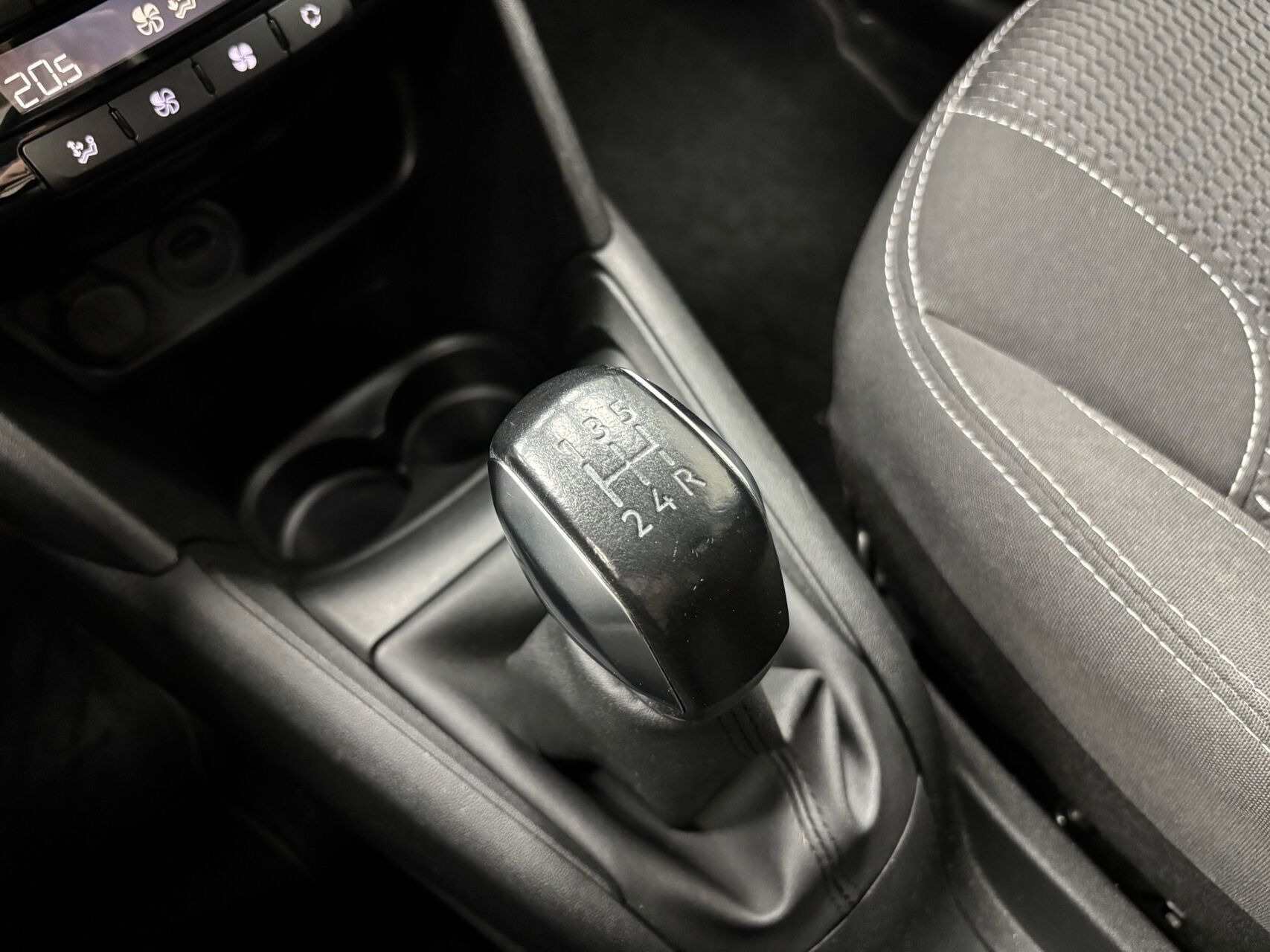 Hvid Peugeot 208 fra 2019