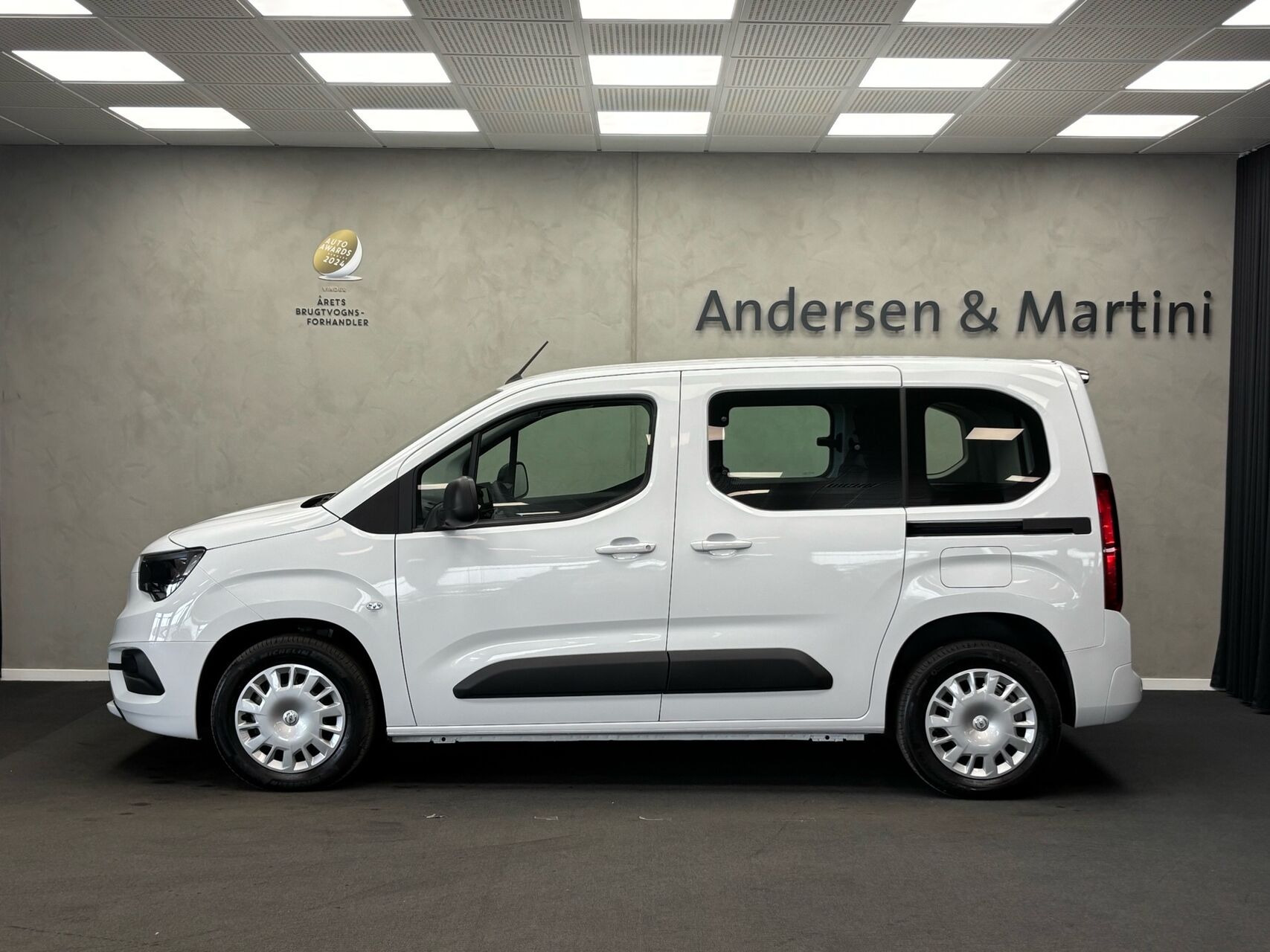 Hvid Opel Combo-e Life fra 2025