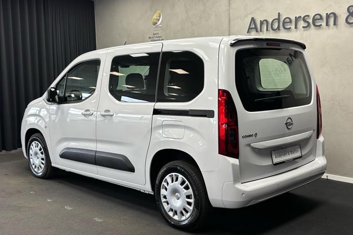 Hvid Opel Combo-e Life fra 2025