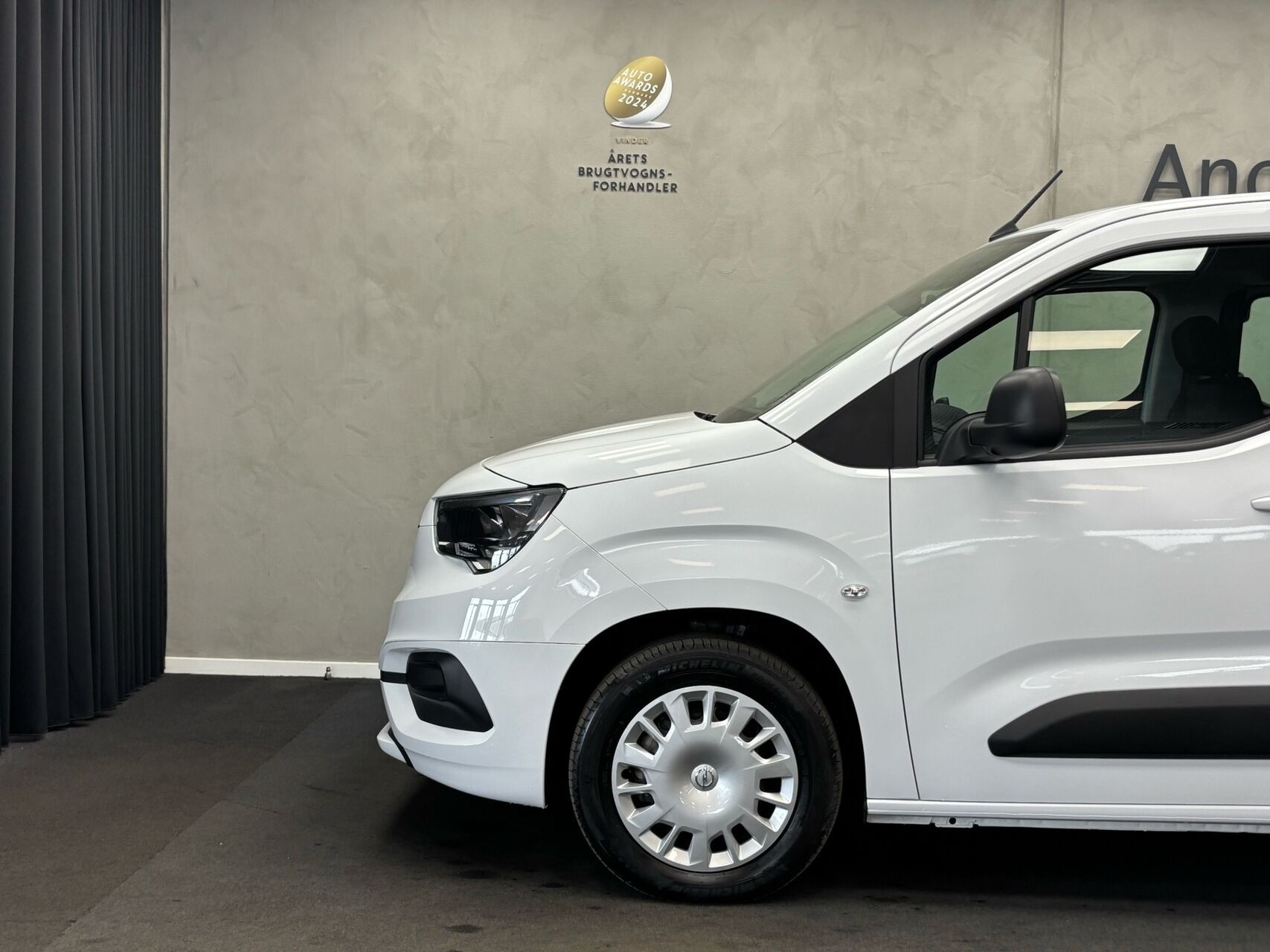 Hvid Opel Combo-e Life fra 2025
