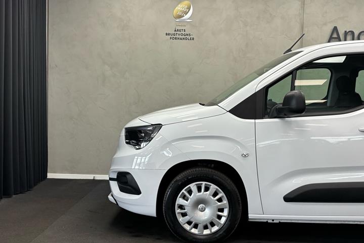 Hvid Opel Combo-e Life fra 2025