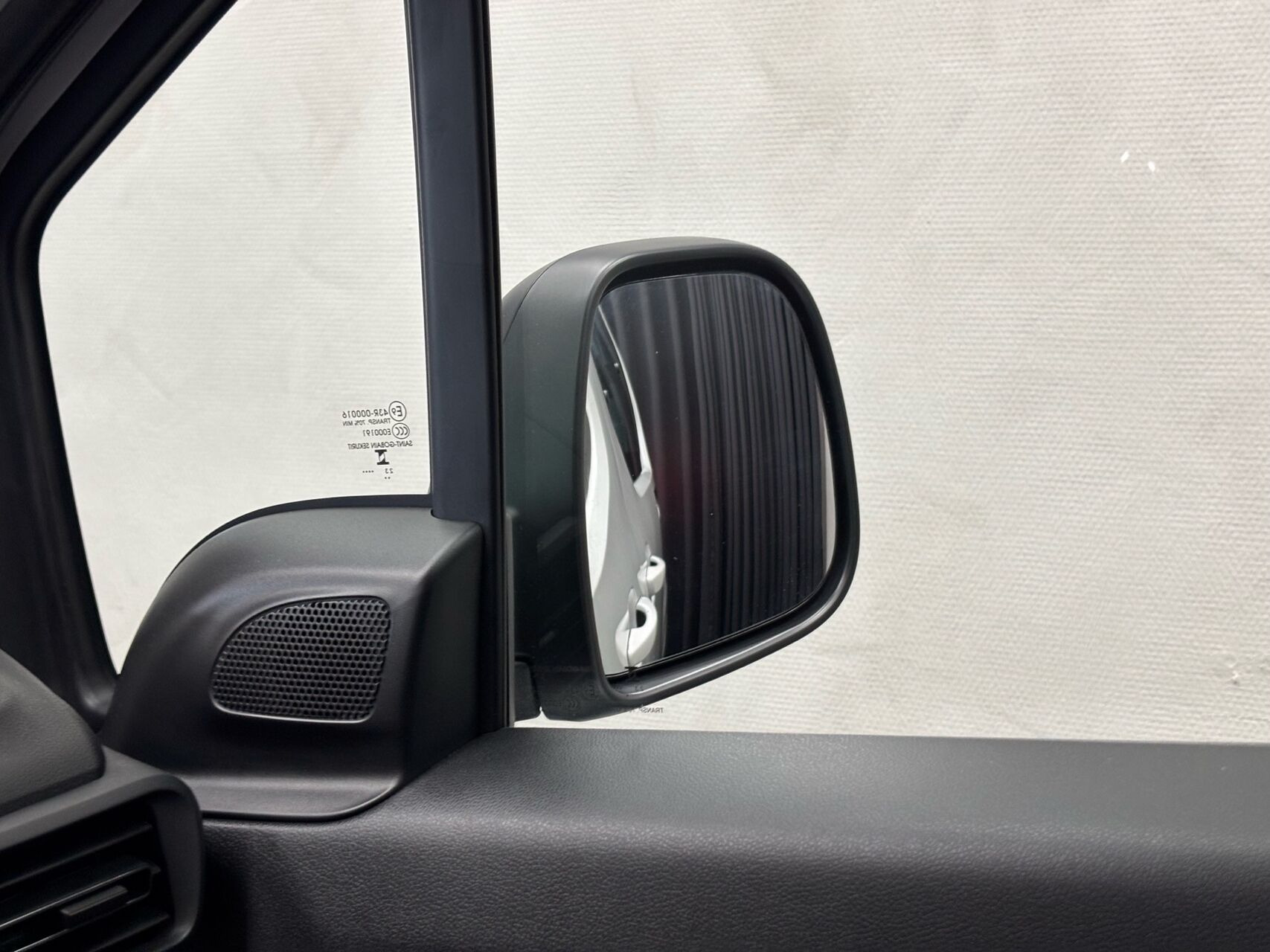 Hvid Opel Combo-e Life fra 2025