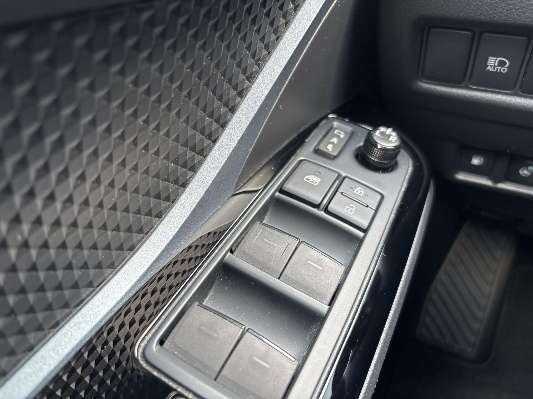 Hvid Toyota C-HR fra 2021