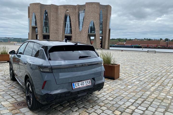 Grå Opel Grandland fra 2026