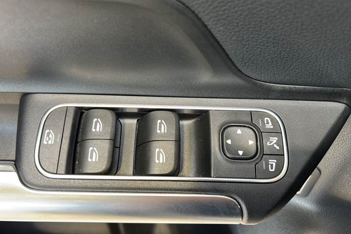 Grå Mercedes EQA 250+ fra 2023