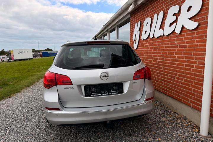 Sølv Opel Astra fra 2015