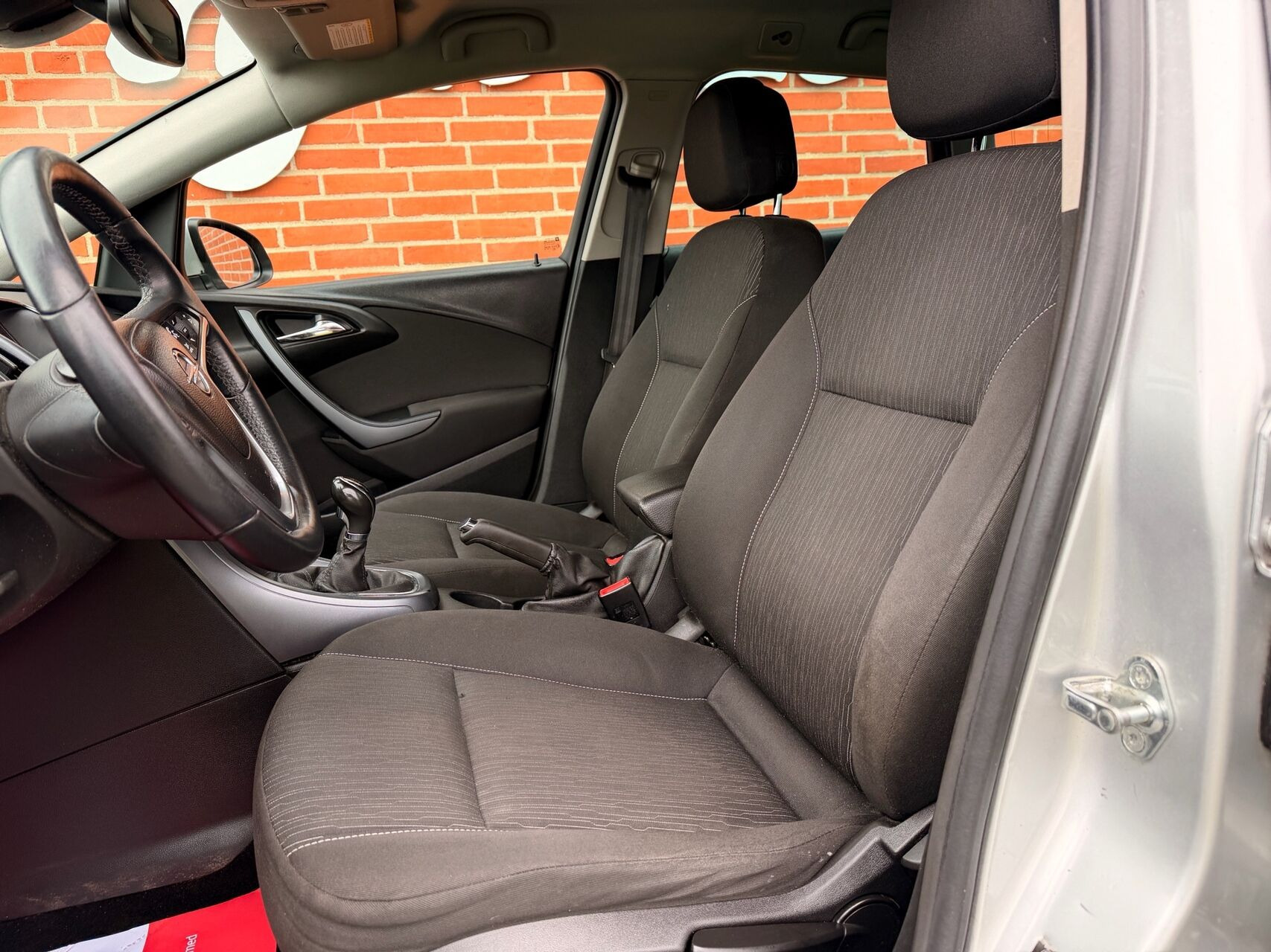 Sølv Opel Astra fra 2015