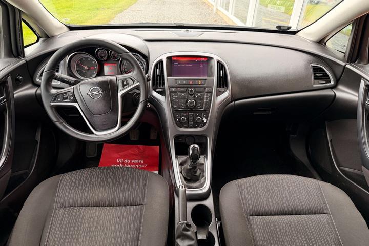 Sølv Opel Astra fra 2015
