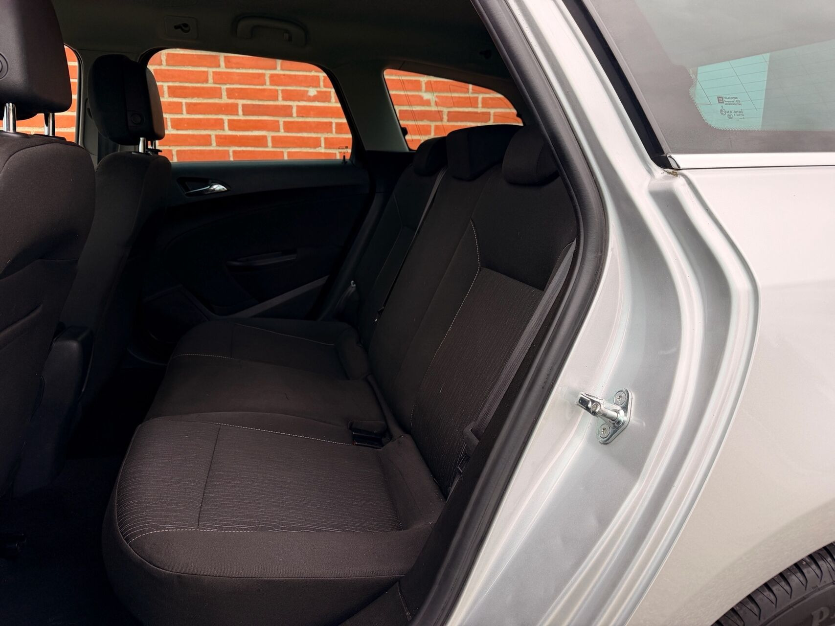 Sølv Opel Astra fra 2015