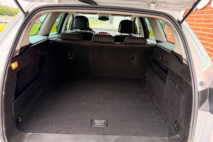 Sølv Opel Astra fra 2015