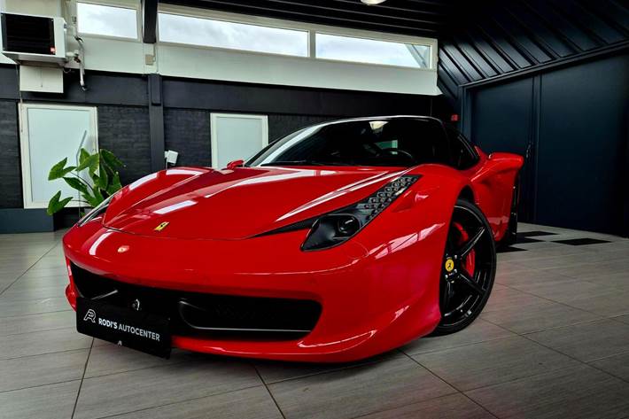 Rød Ferrari 458 fra 2011