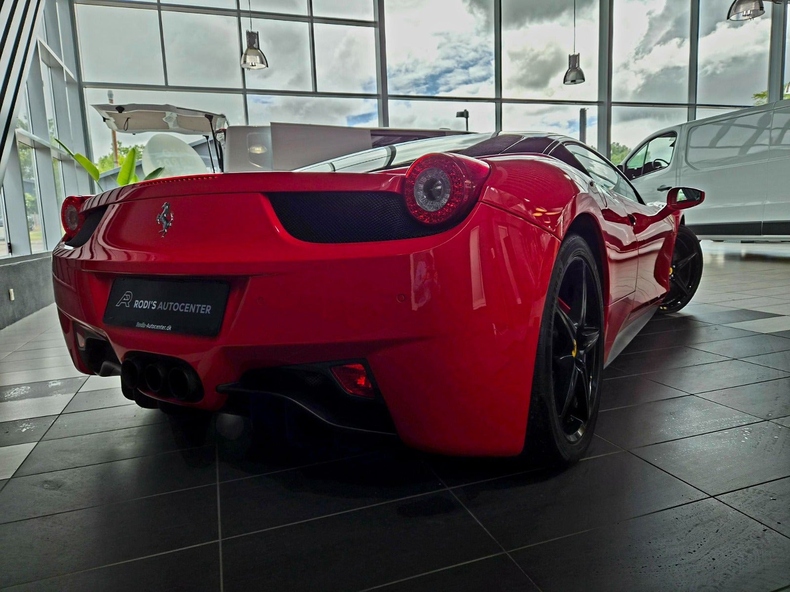 Rød Ferrari 458 fra 2011