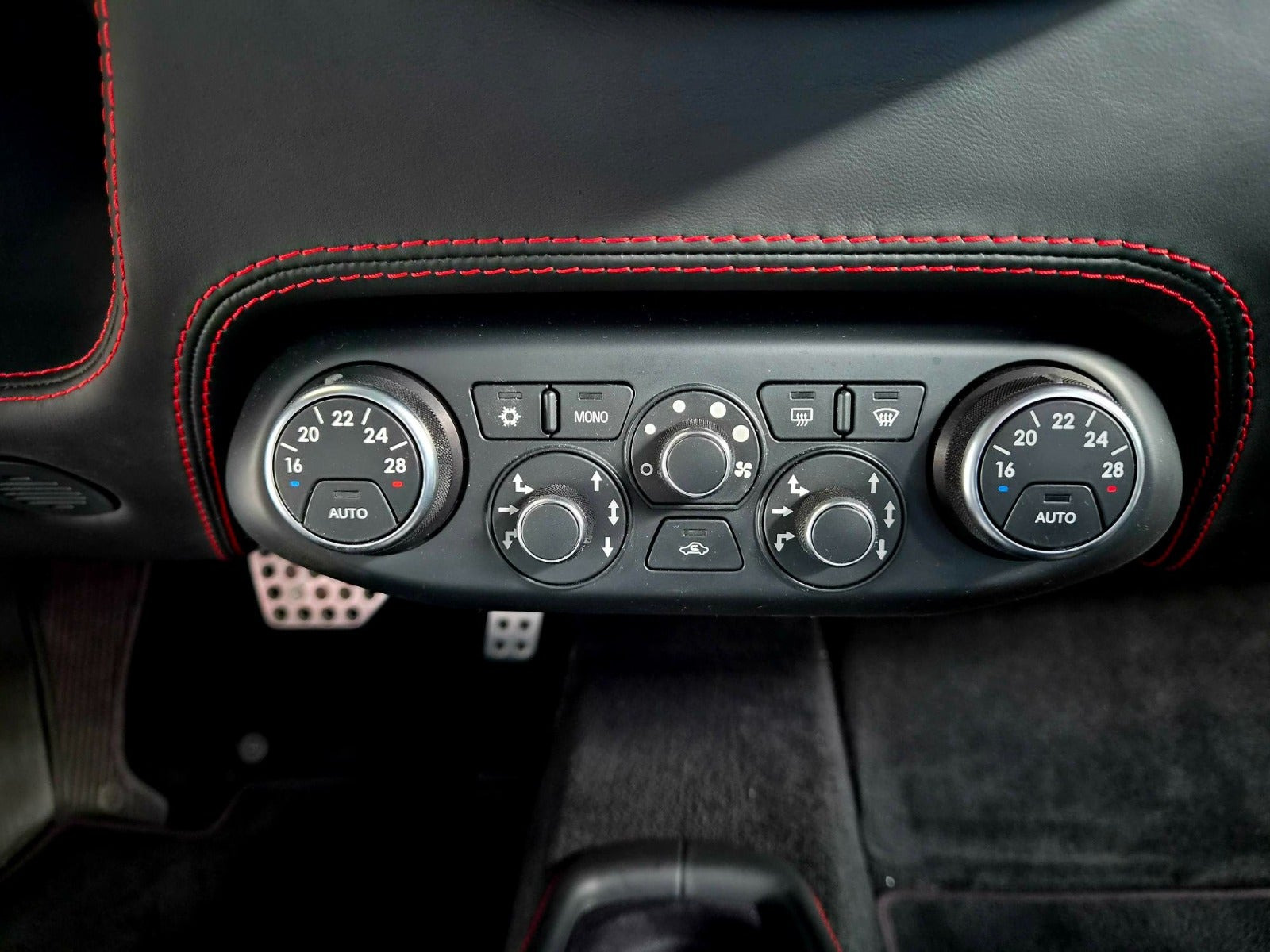 Rød Ferrari 458 fra 2011
