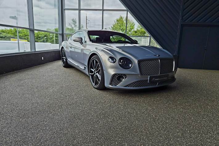 Sølv Bentley Continental GT fra 2018