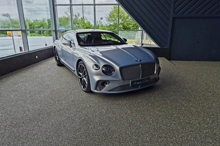 Sølv Bentley Continental GT fra 2018