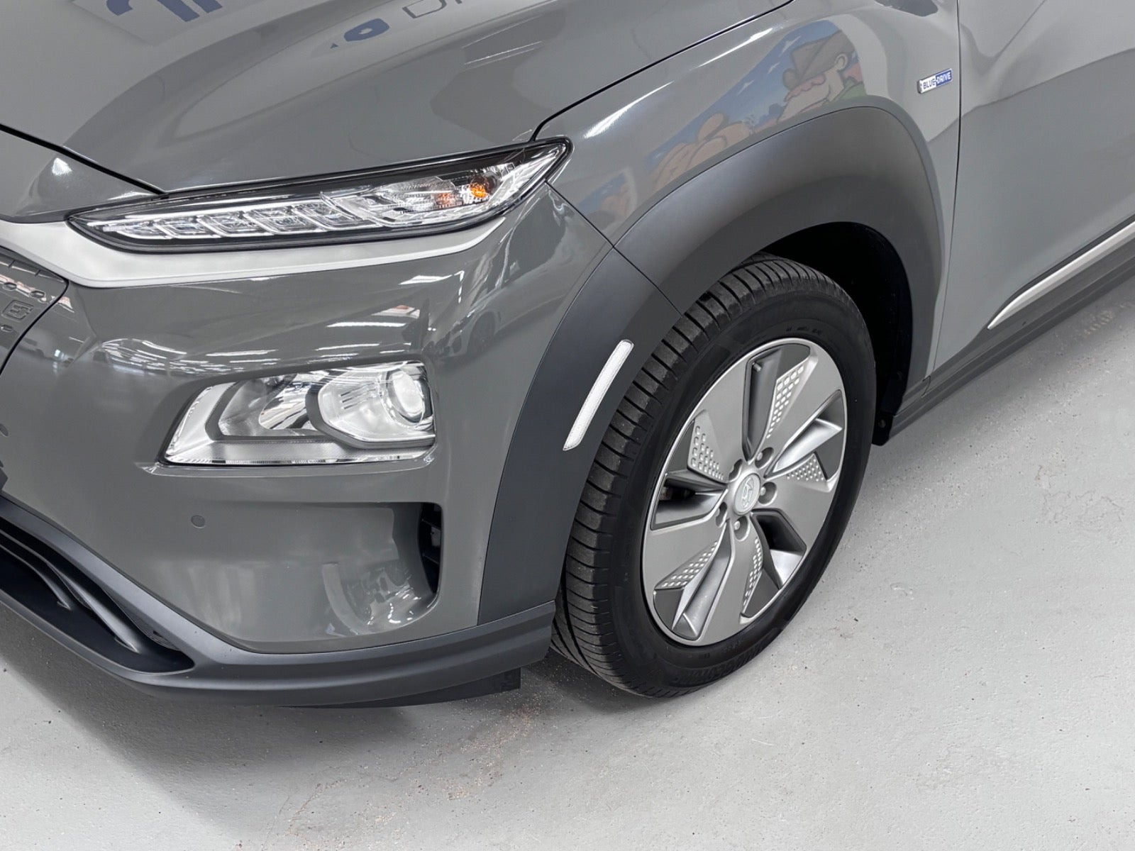 Grå Hyundai Kona fra 2019
