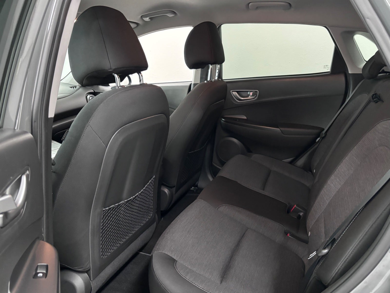 Grå Hyundai Kona fra 2019