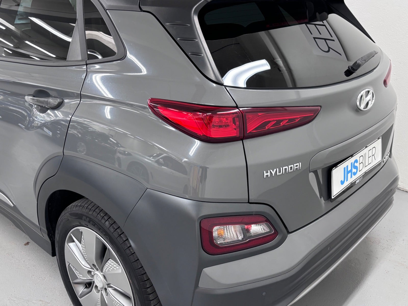 Grå Hyundai Kona fra 2019