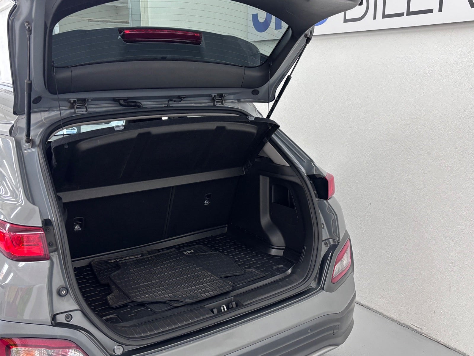 Grå Hyundai Kona fra 2019