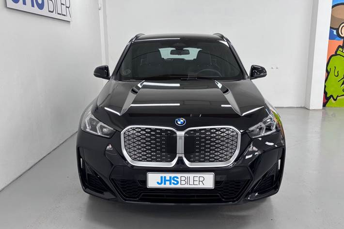 Sort BMW iX1 fra 2025