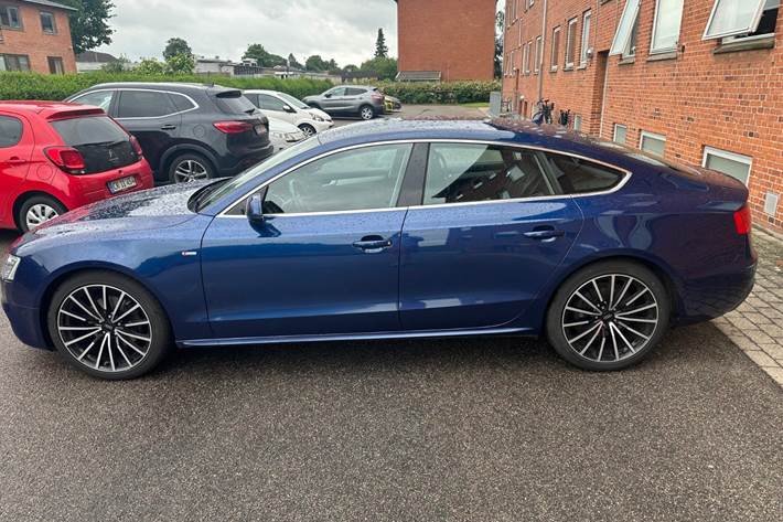 Blå Audi A5 fra 2016
