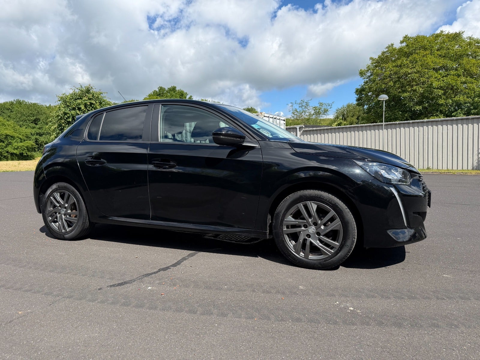 Sort Peugeot 208 fra 2021