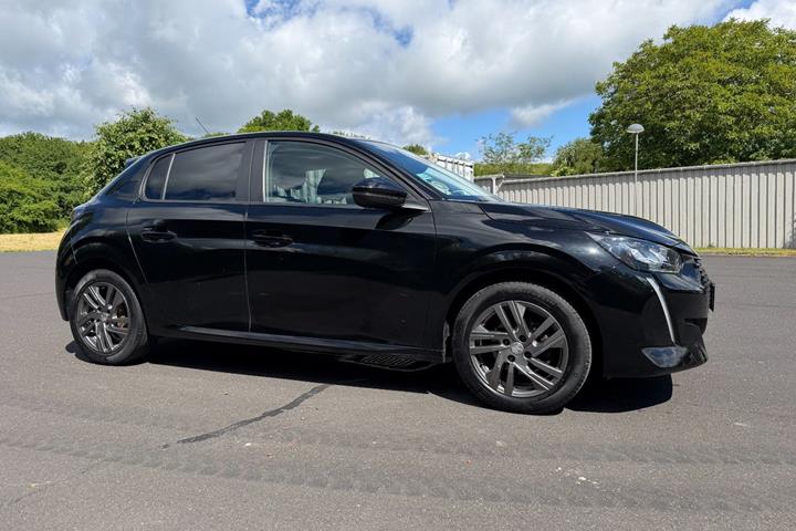 Sort Peugeot 208 fra 2021