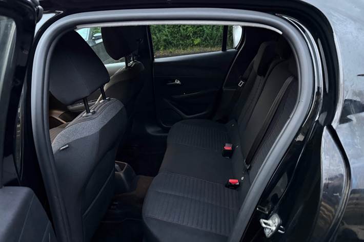 Sort Peugeot 208 fra 2021