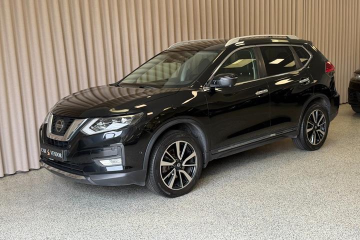 Sort Nissan X-Trail fra 2019 set udefra