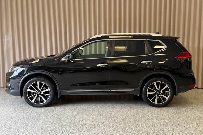 Sort Nissan X-Trail fra 2019