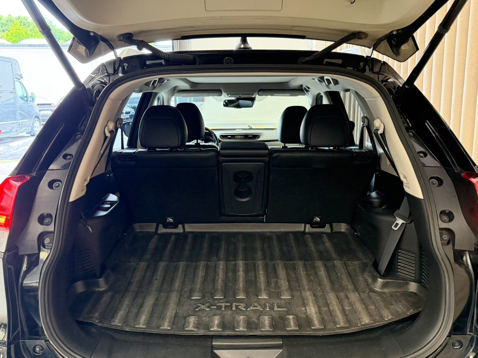 Sort Nissan X-Trail fra 2019