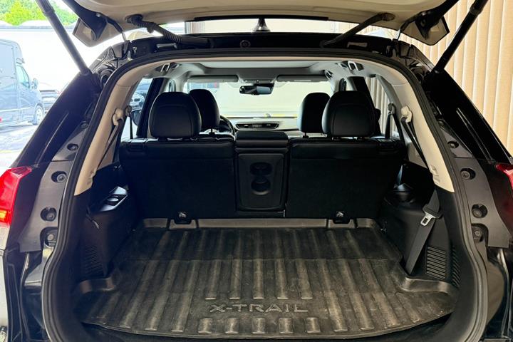 Sort Nissan X-Trail fra 2019
