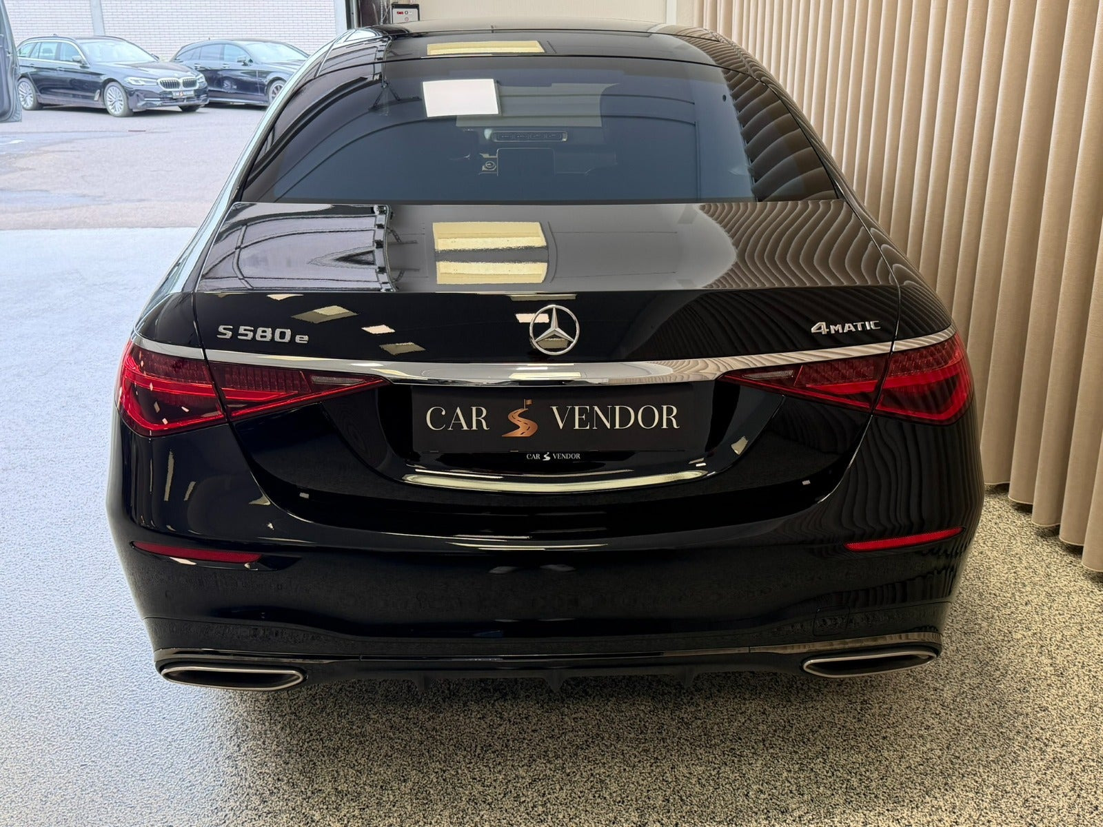 Sort Mercedes S580 e fra 2022