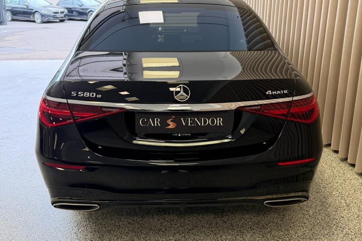 Sort Mercedes S580 e fra 2022