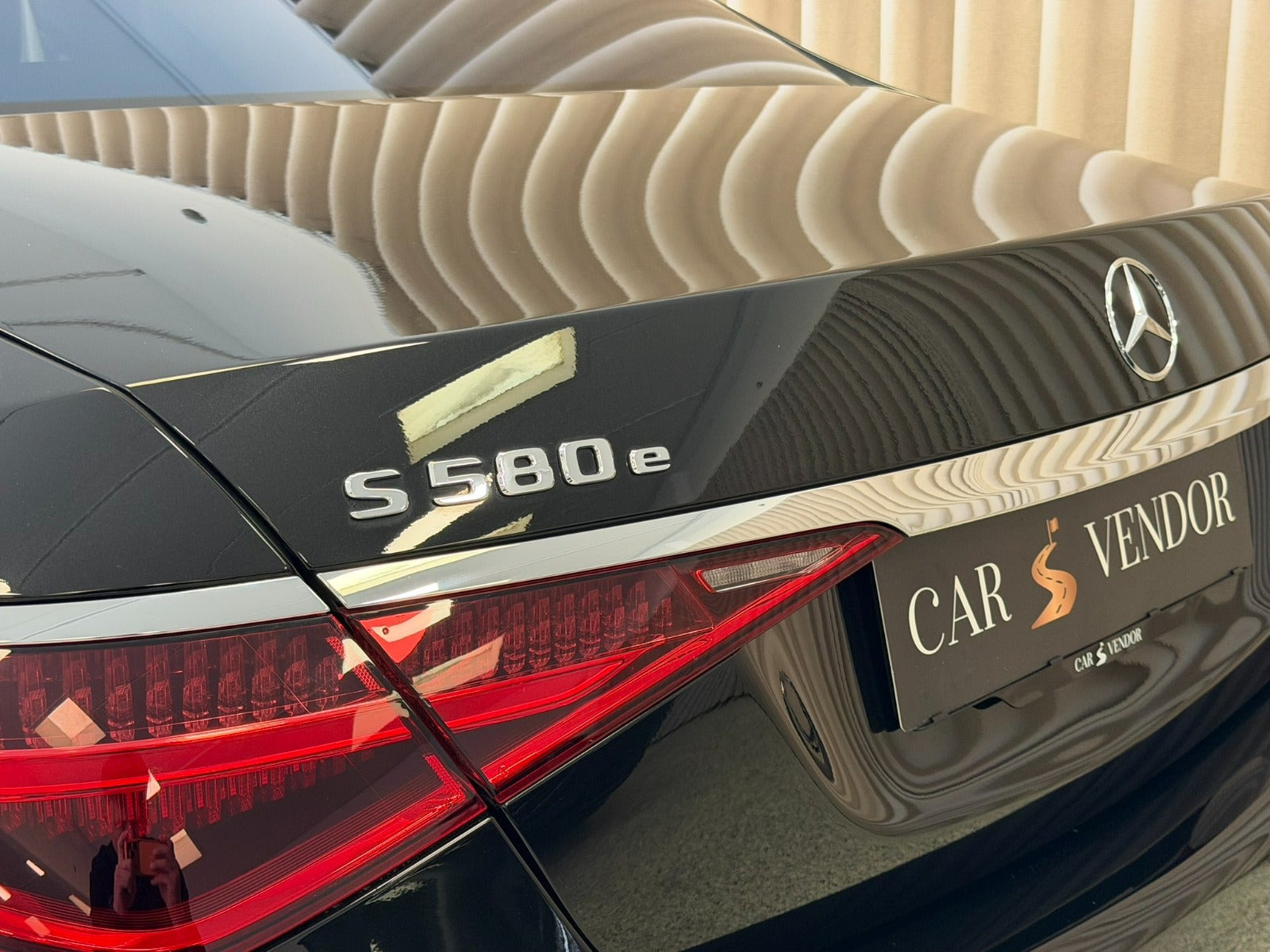 Sort Mercedes S580 e fra 2022