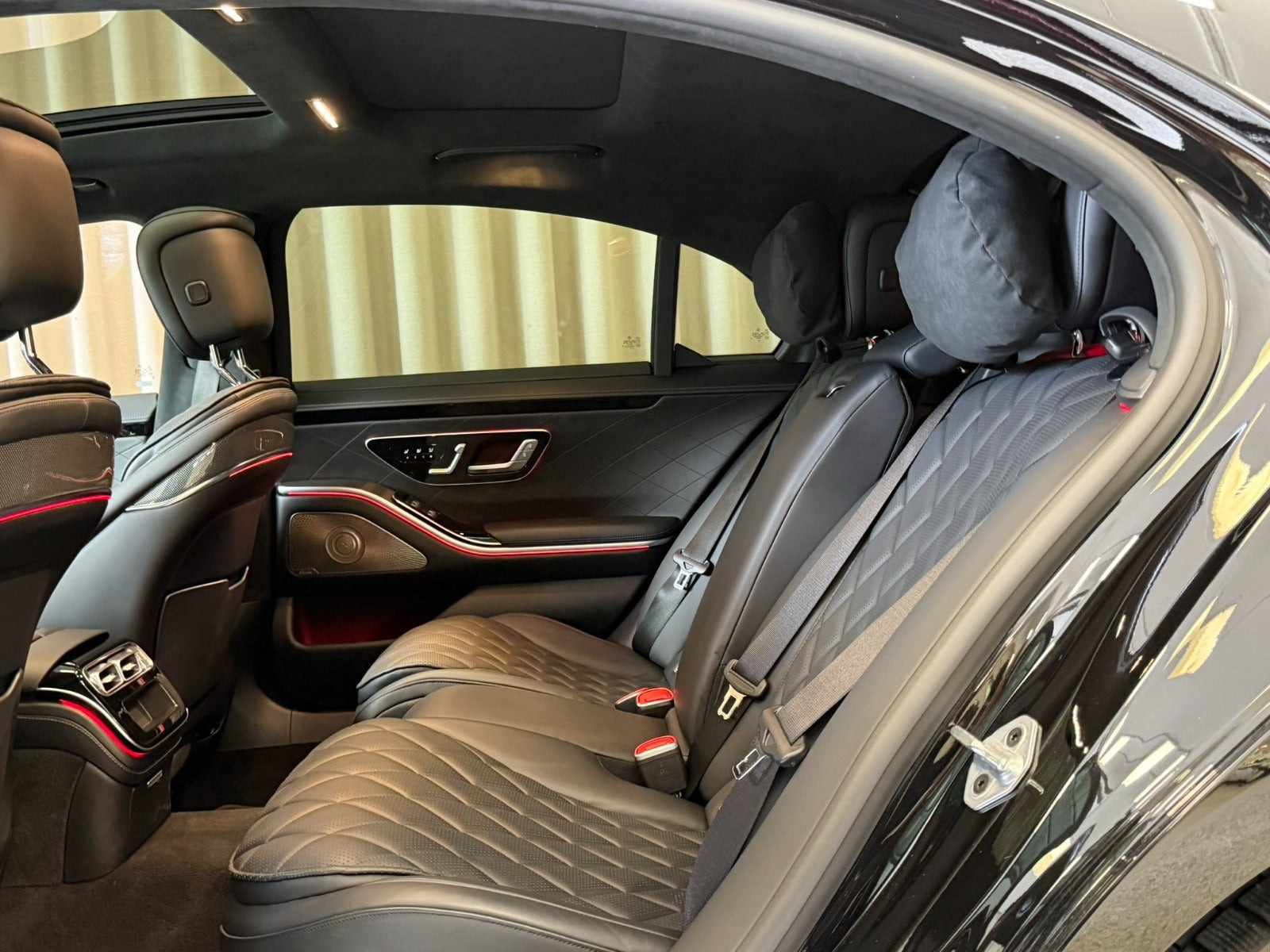 Sort Mercedes S580 e fra 2022