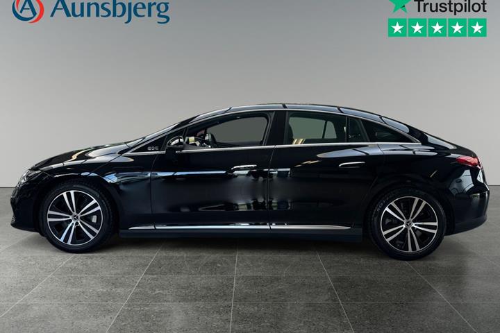Sort Mercedes EQE300 fra 2023