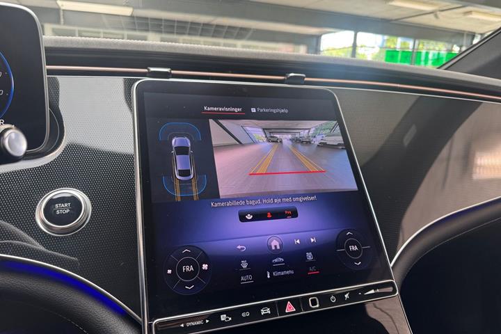 Sort Mercedes EQE300 fra 2023
