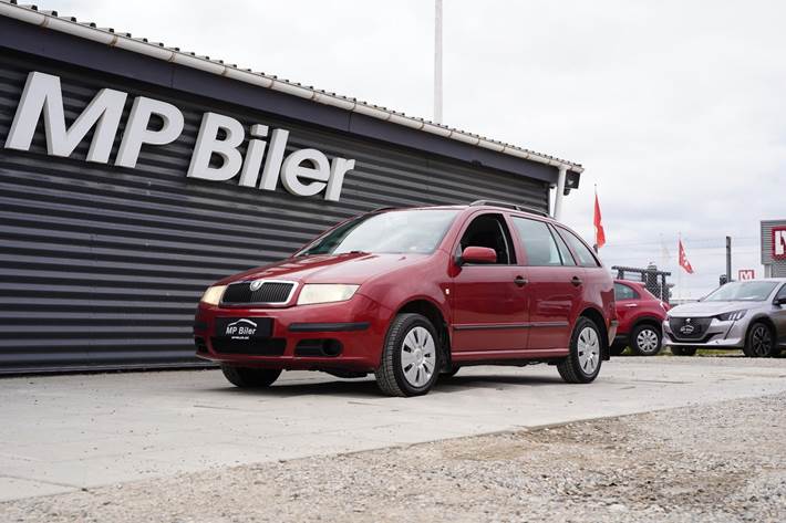 Rød Skoda Fabia fra 2006