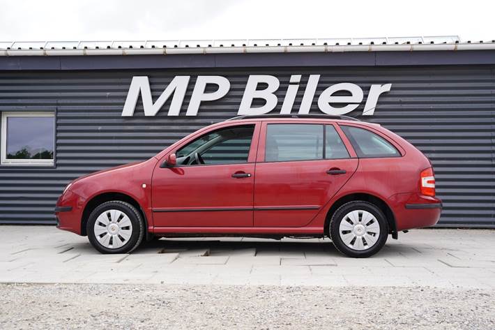 Rød Skoda Fabia fra 2006