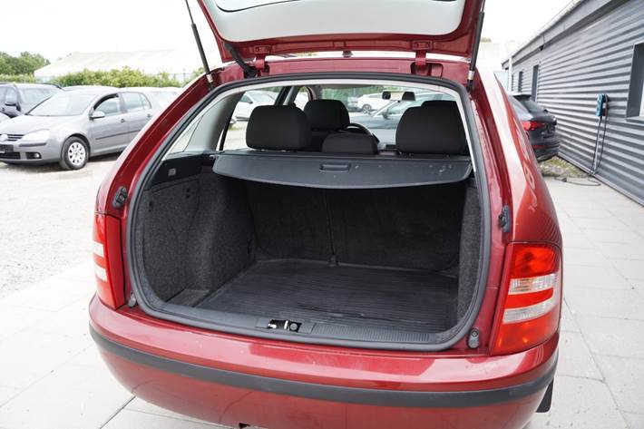 Rød Skoda Fabia fra 2006
