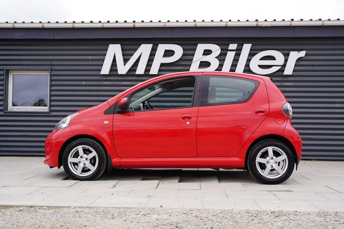 Rød Toyota Aygo fra 2012
