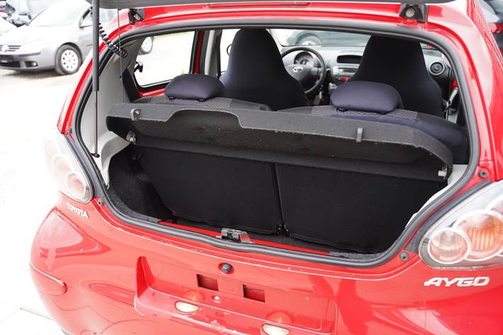 Rød Toyota Aygo fra 2012