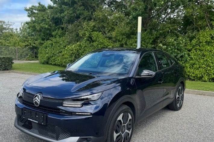 Blå Citroën ë-C4 X fra 2025
