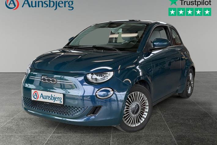 Blå Fiat 500e fra 2022