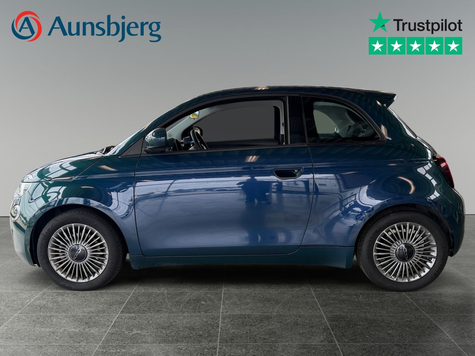 Blå Fiat 500e fra 2022