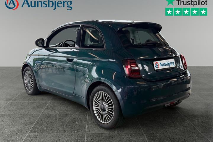Blå Fiat 500e fra 2022