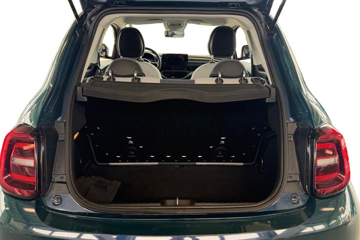 Blå Fiat 500e fra 2022