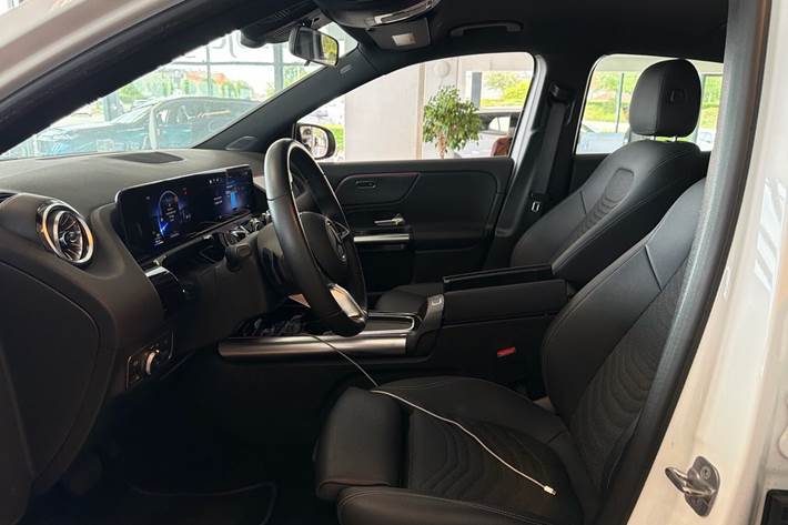 Hvid Mercedes EQA250+ fra 2025