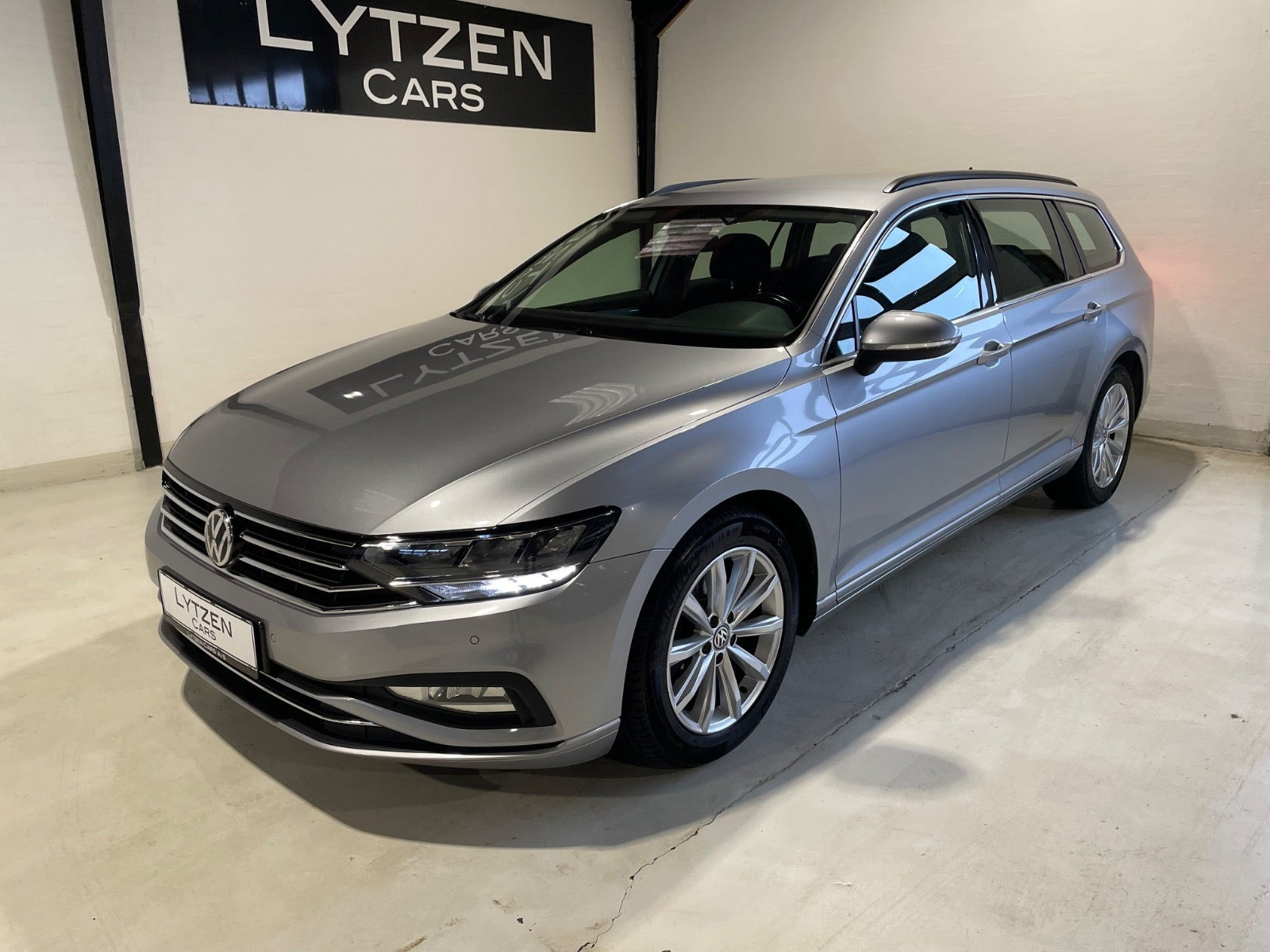 Sølv VW Passat fra 2020